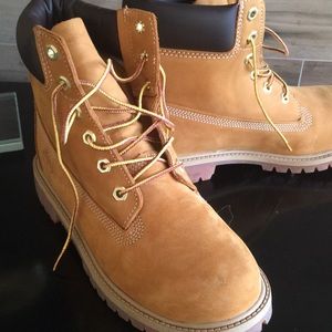 Women’s timberland boots / wheat. /Women’s size 7